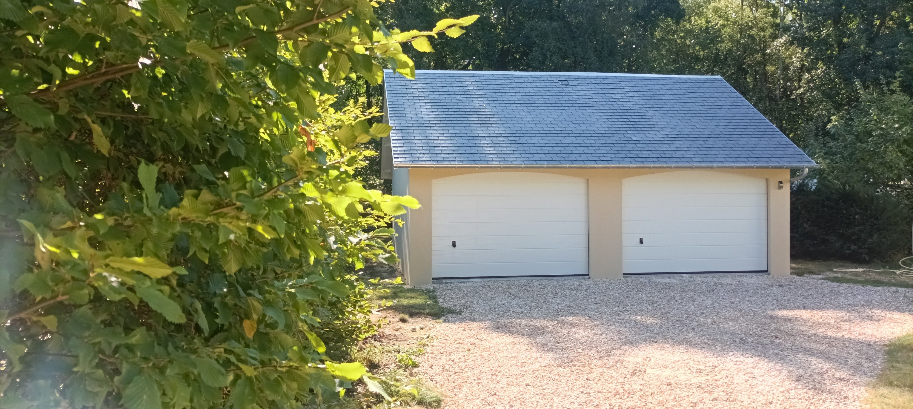 garage double béton, 2 pentes, entrée façade, Doizon Normandie, Seine-Maritime, Eure, Calvados, Yvelines, Eure et Loir